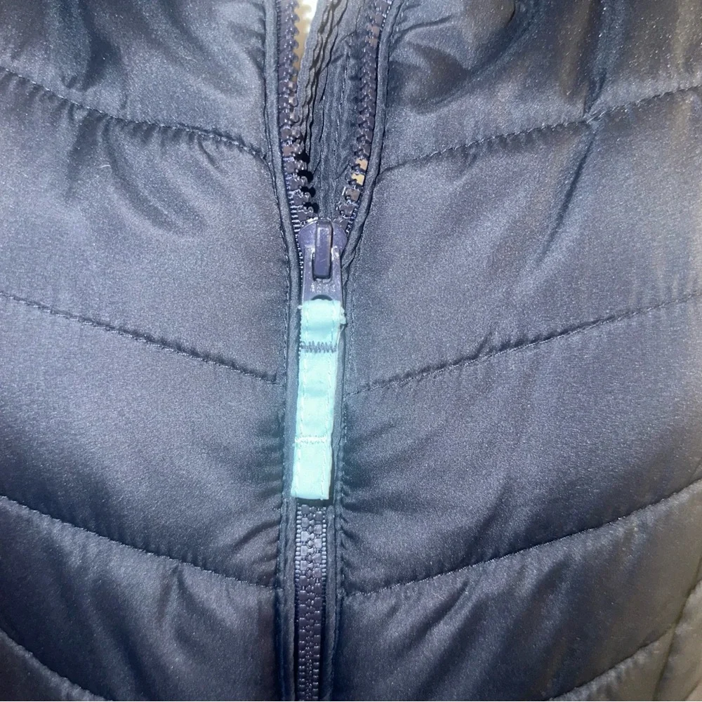 Abercrombie Navy Puffer Vest- size XS - Picture 6 of 7